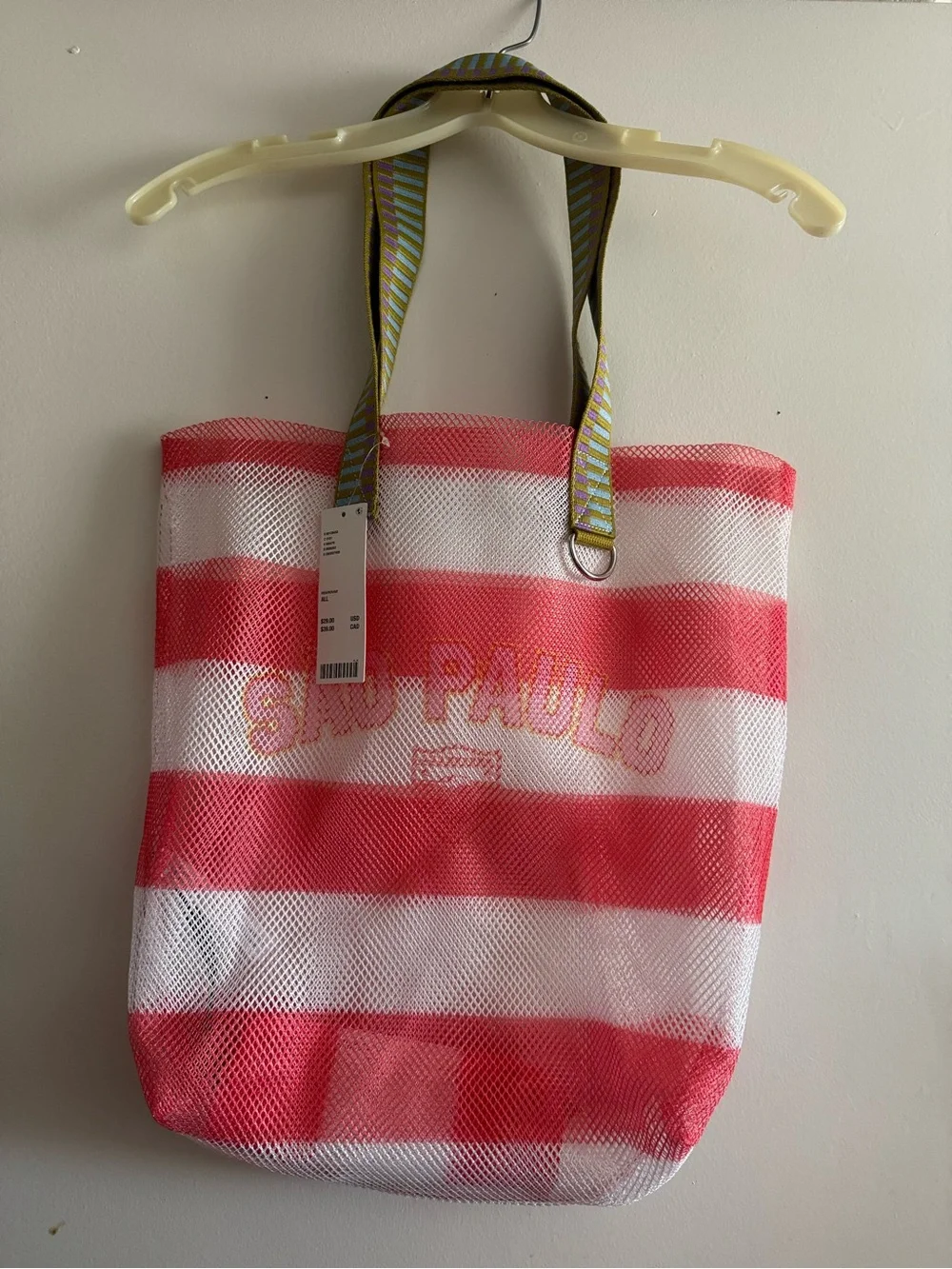 Summer Beach Ready São Paulo Pink & White Striped Mesh Tote w/add-on pouch. NWT.